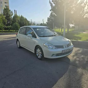 Nissan Tiida 2008