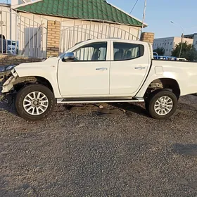 Mitsubishi L200 2021