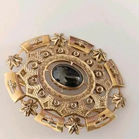 gyzyl broshka