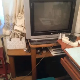 telewizor bilen pastawka