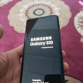 Samsung S10.   8/128