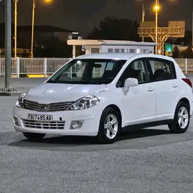 Nissan Tiida 2010