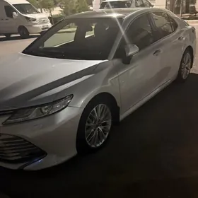 Toyota Camry 2018