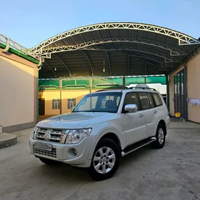 Mitsubishi Pajero 2014