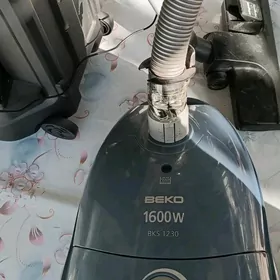 продается пылесос Beko