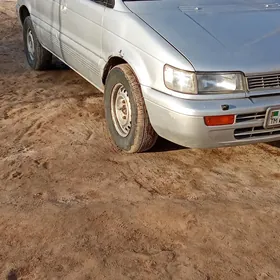 Mitsubishi Chariot 1993