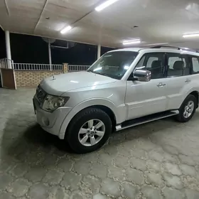 Mitsubishi Pajero 2014