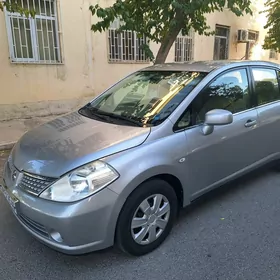 Nissan Tiida 2007