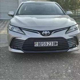 Toyota Camry 2018