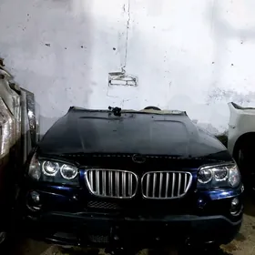 BMW Mercedes angar