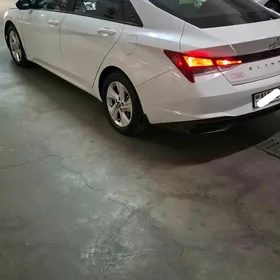 Hyundai Elantra 2022