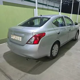 Nissan Versa 2011