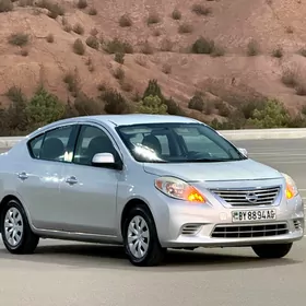 Nissan Versa 2011