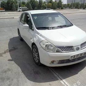 Nissan Tiida 2005