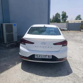 Hyundai Elantra 2020