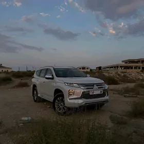 Mitsubishi Pajero 2020