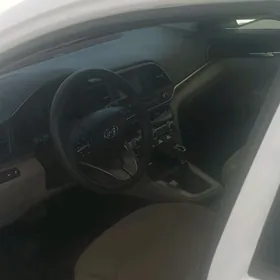 Hyundai Elantra 2019