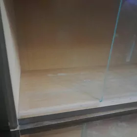 Aýnaly kitap salynyan şkaf