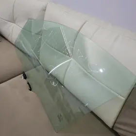 Боковое стекло