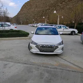 Hyundai Elantra 2020