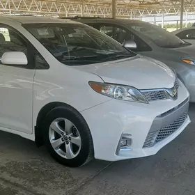 Toyota Sienna 2020