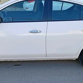 Nissan Versa 2012