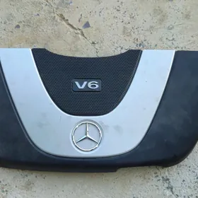 Mercedes motor kryshka