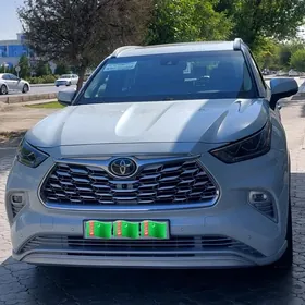 Toyota Highlander 2021