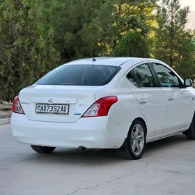 Nissan Versa 2012
