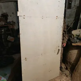 железная дверь