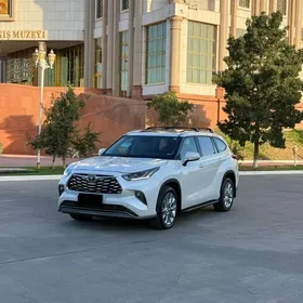 Toyota Highlander 2022