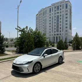 Toyota Camry 2025