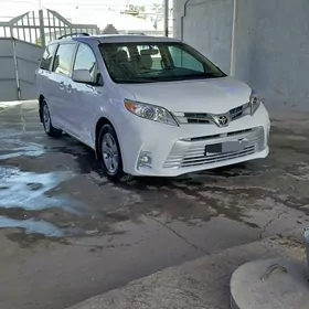 Toyota Sienna 2018