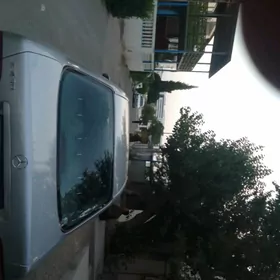 Mercedes-Benz E320 2000