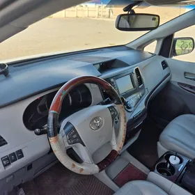 Toyota Sienna 2010