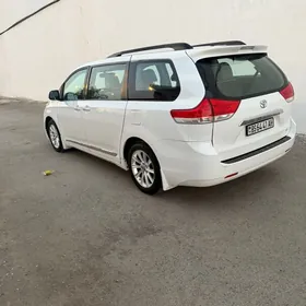 Toyota Sienna 2012