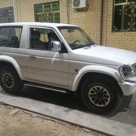 Mitsubishi Pajero 1993