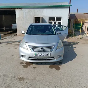 Nissan Versa 2012