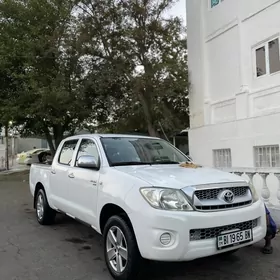 Toyota Hilux 2011