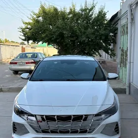 Hyundai Elantra 2022
