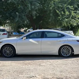 Lexus ES 350 2019