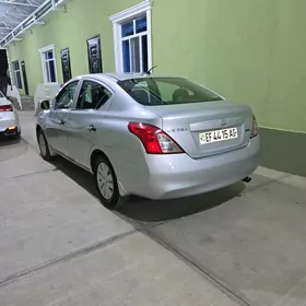 Nissan Versa 2011