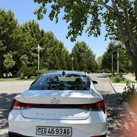 Hyundai Elantra 2022