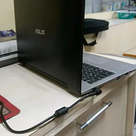 Noutbuk Asus i5