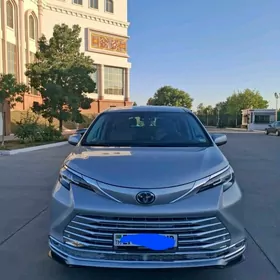 Toyota Sienna 2021