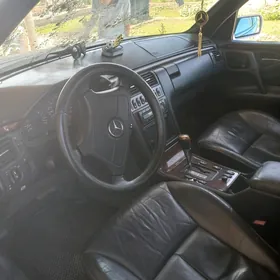 Mercedes-Benz E320 1997