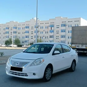 Nissan Versa 2012