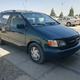Toyota Sienna 1999