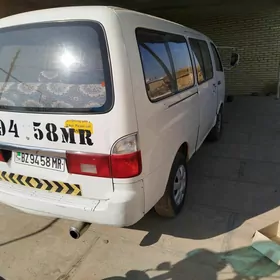 Toyota Hiace 2005