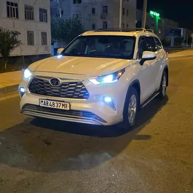 Toyota Highlander 2022